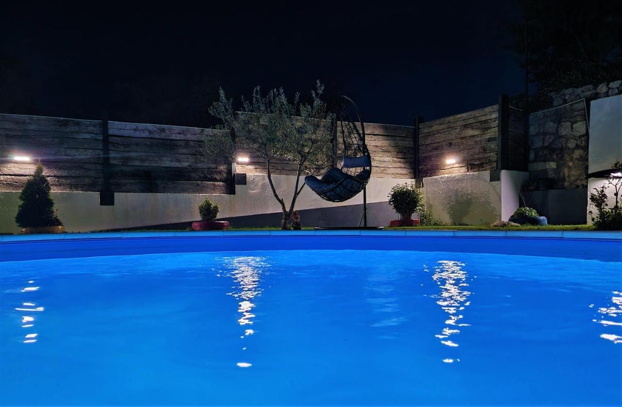 Holiday House Boost With Heated Pool Klis Exterior foto