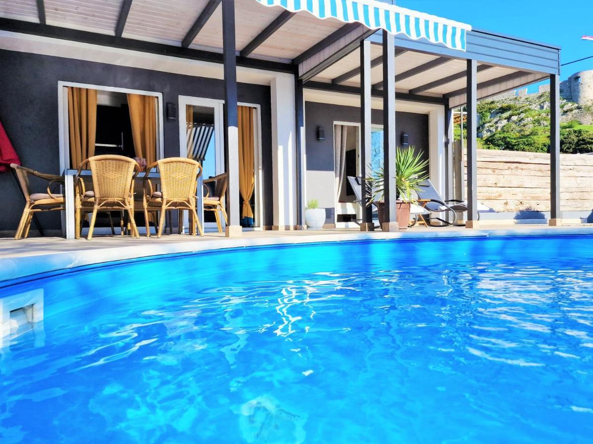 Holiday House Boost With Heated Pool Klis Exterior foto